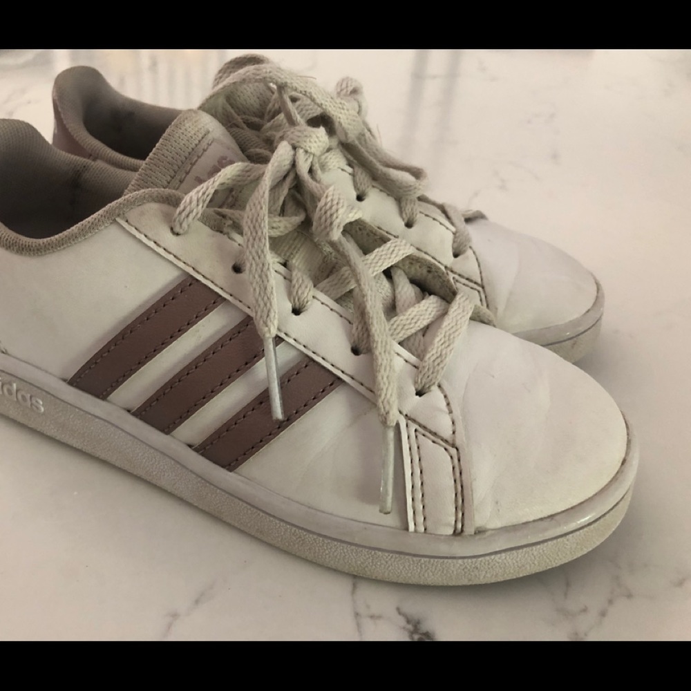 GRAND COURT SNEAKER PRE/GRADE SCHOOL